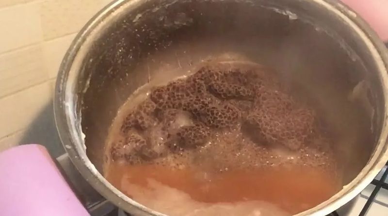 Tencereniz ilk günkü gibi parlayacak! Pas ve yanık lekelerini yok etme tekniği 1